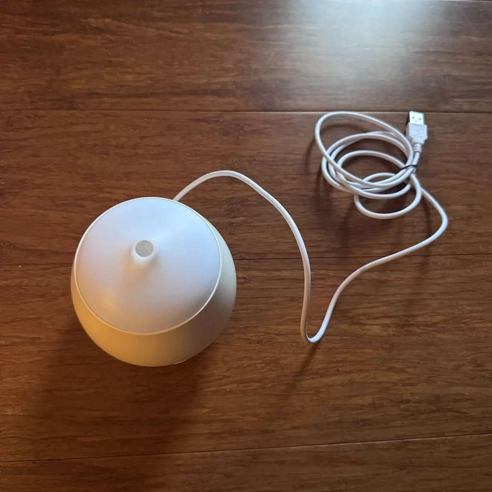 Aromatherapy Essential Oil Diffuser & Humidifier Color LED Lights Mini USB White